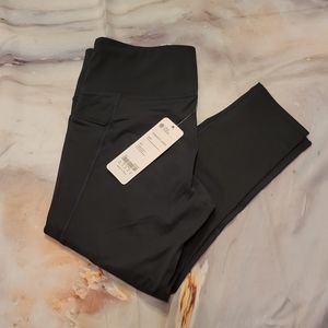 CRZ Yoga Dark Gray Cropped Leggings with pockets, Size Large